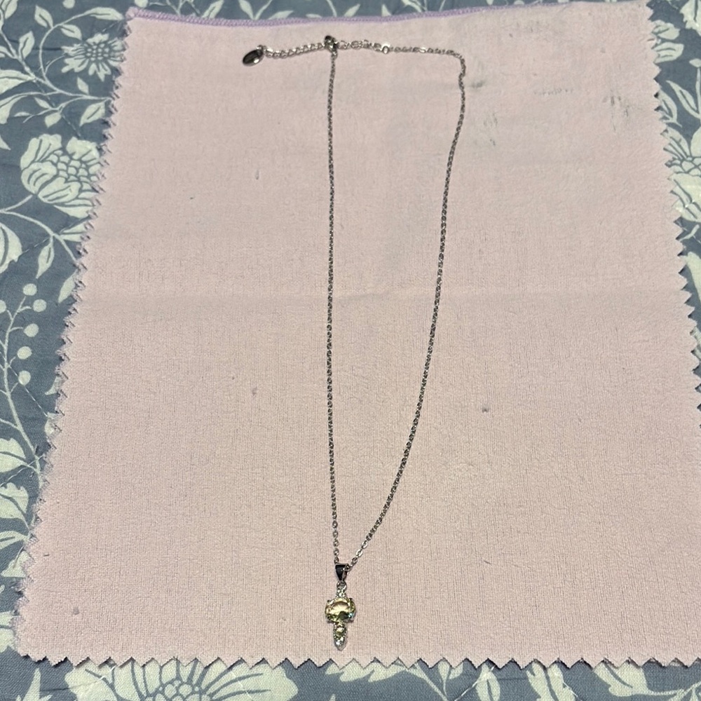 Elegant Silver Pendant Necklace